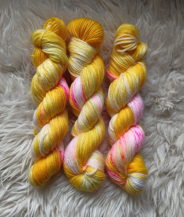 100g keltapinkki sukkis