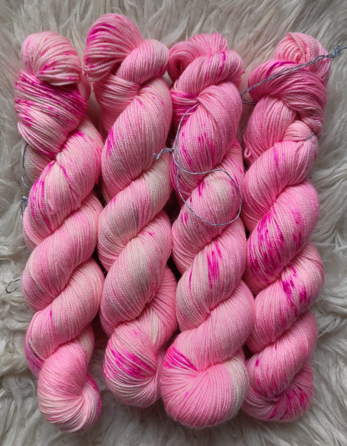 100g vaaleanpunapinkki pehmis