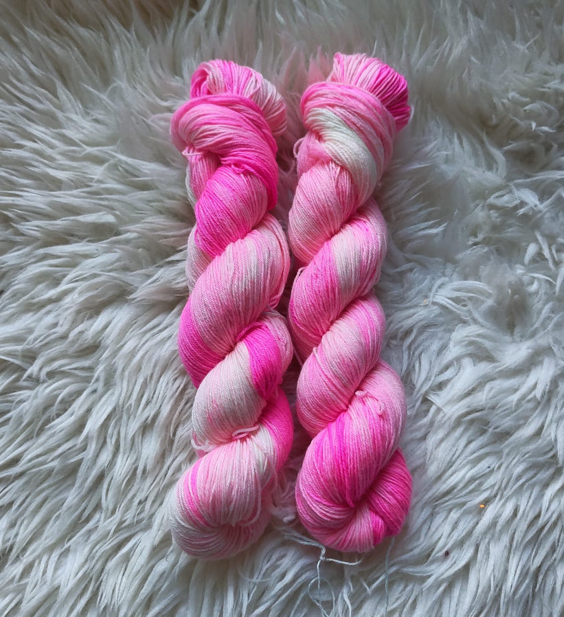 100g pinkkivalkoinen ohut pehmosukkis
