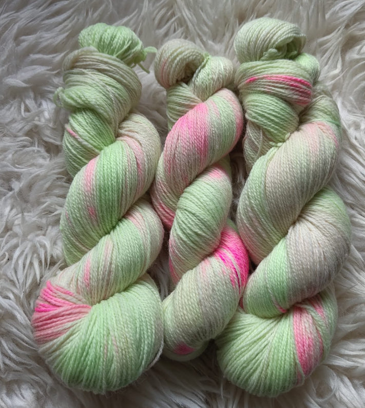 300g merinosukkista viher pinkein pilkuin