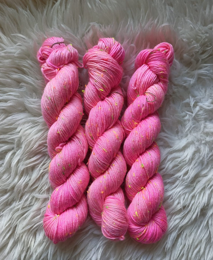 100g pinkki merinotweed