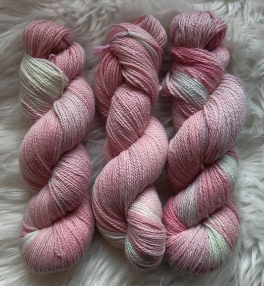 300g vaaleanpunainen häivähyksellä lilaa merinosukkis